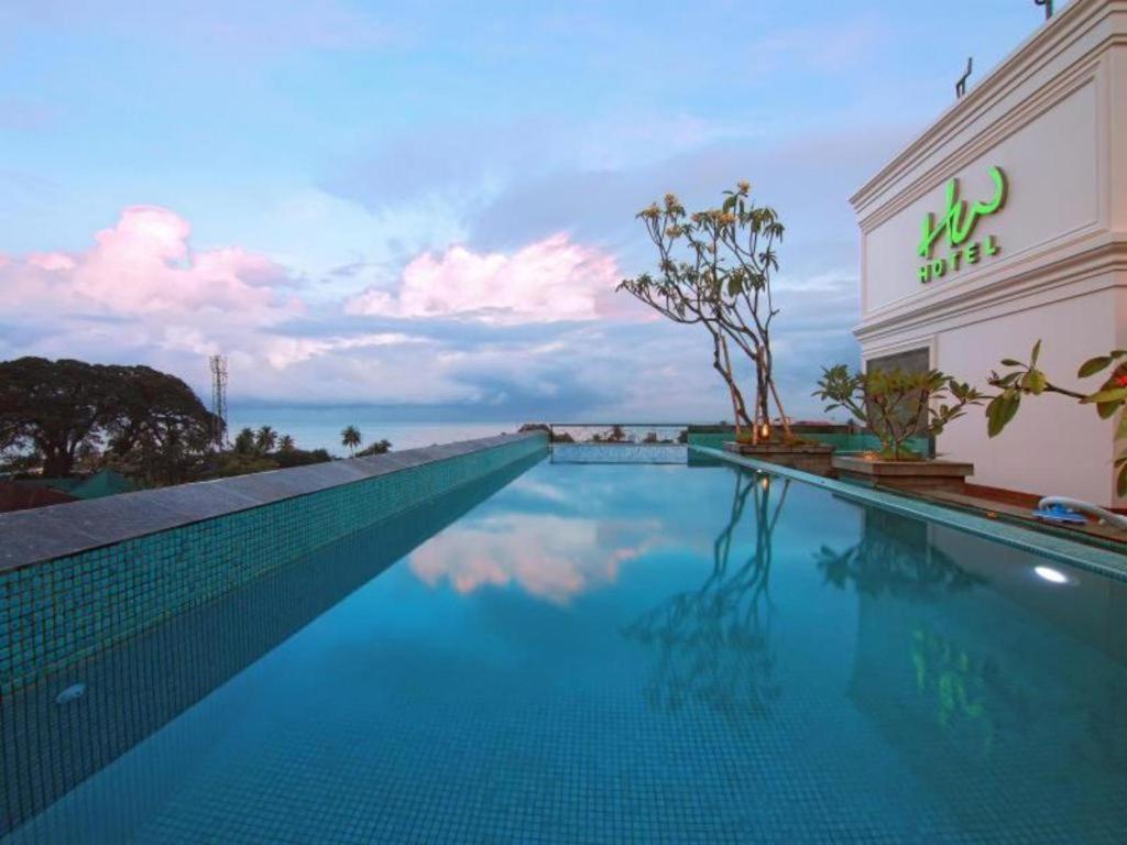 Hw Hotel Padang Exterior photo