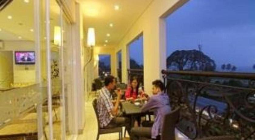 Hw Hotel Padang Exterior photo