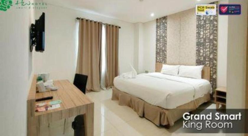 Hw Hotel Padang Exterior photo