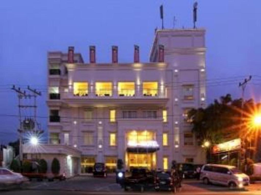 Hw Hotel Padang Exterior photo