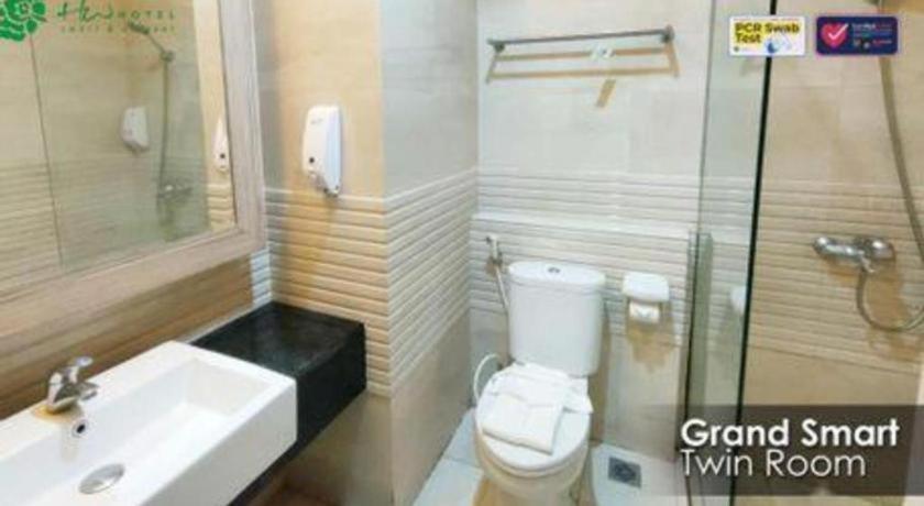 Hw Hotel Padang Exterior photo