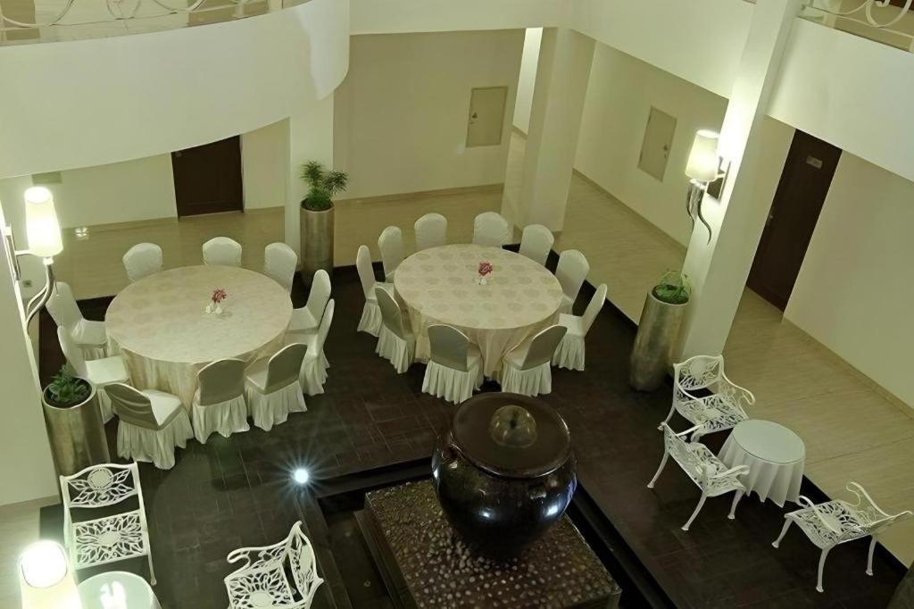 Hw Hotel Padang Exterior photo