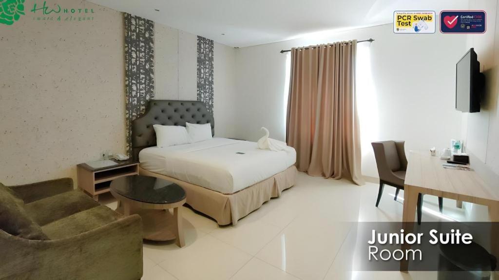 Hw Hotel Padang Exterior photo