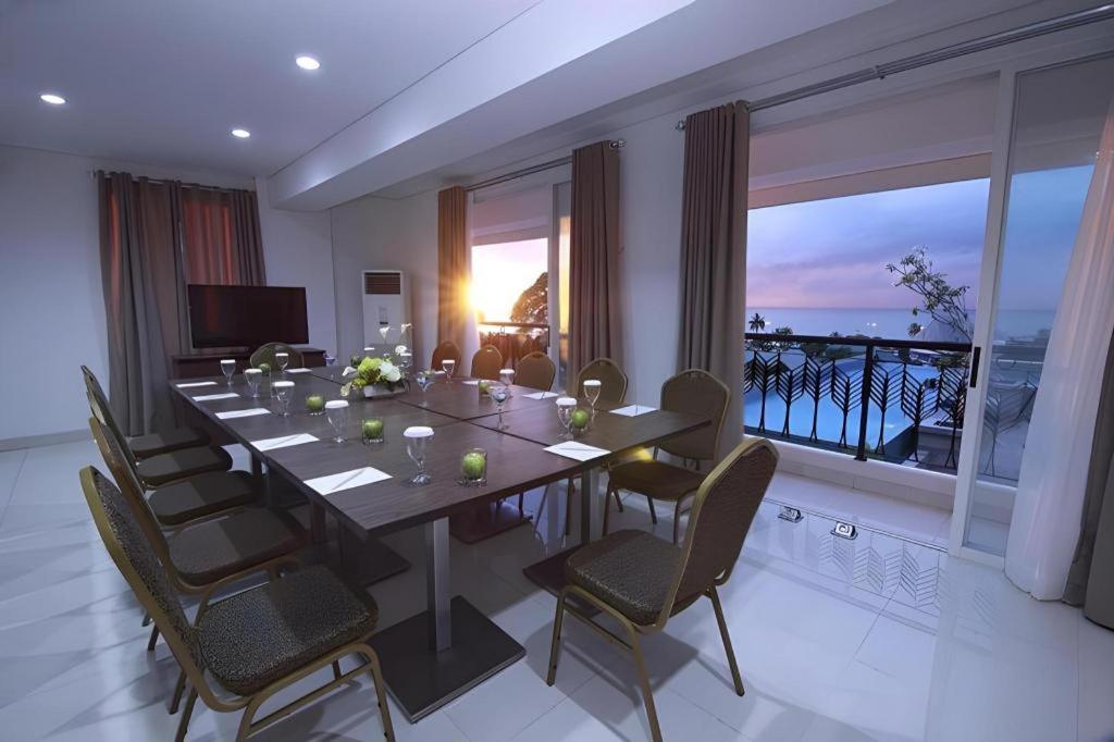 Hw Hotel Padang Exterior photo